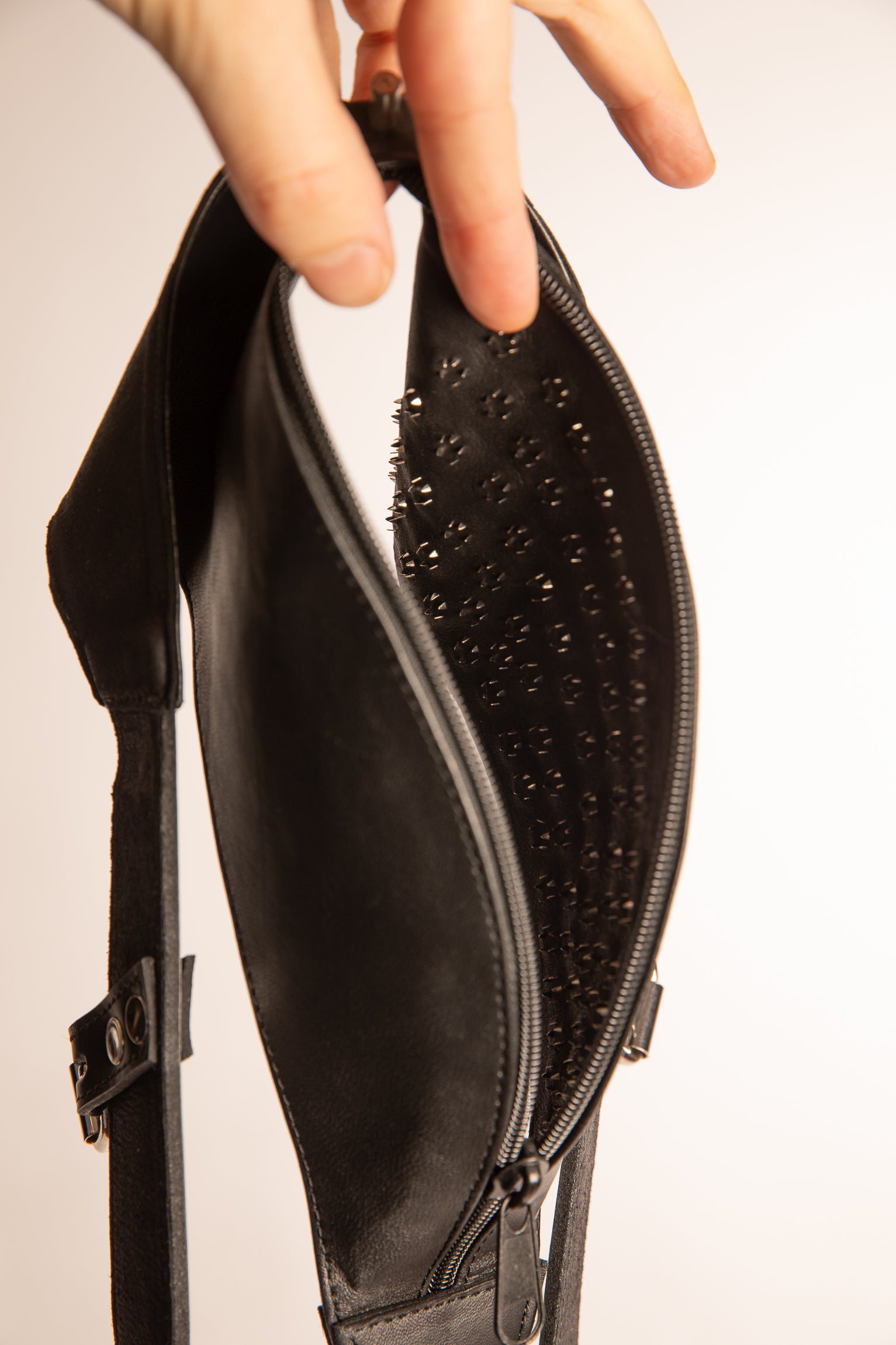 bdsm, castità, spilli, pelle, sadomaso