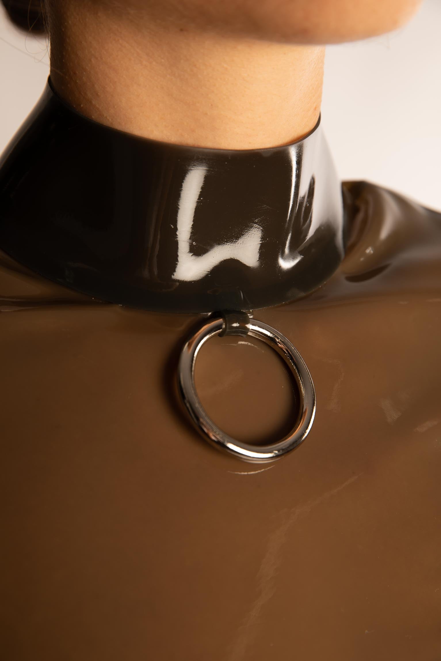 sexy shop, latex, maniche lunghe