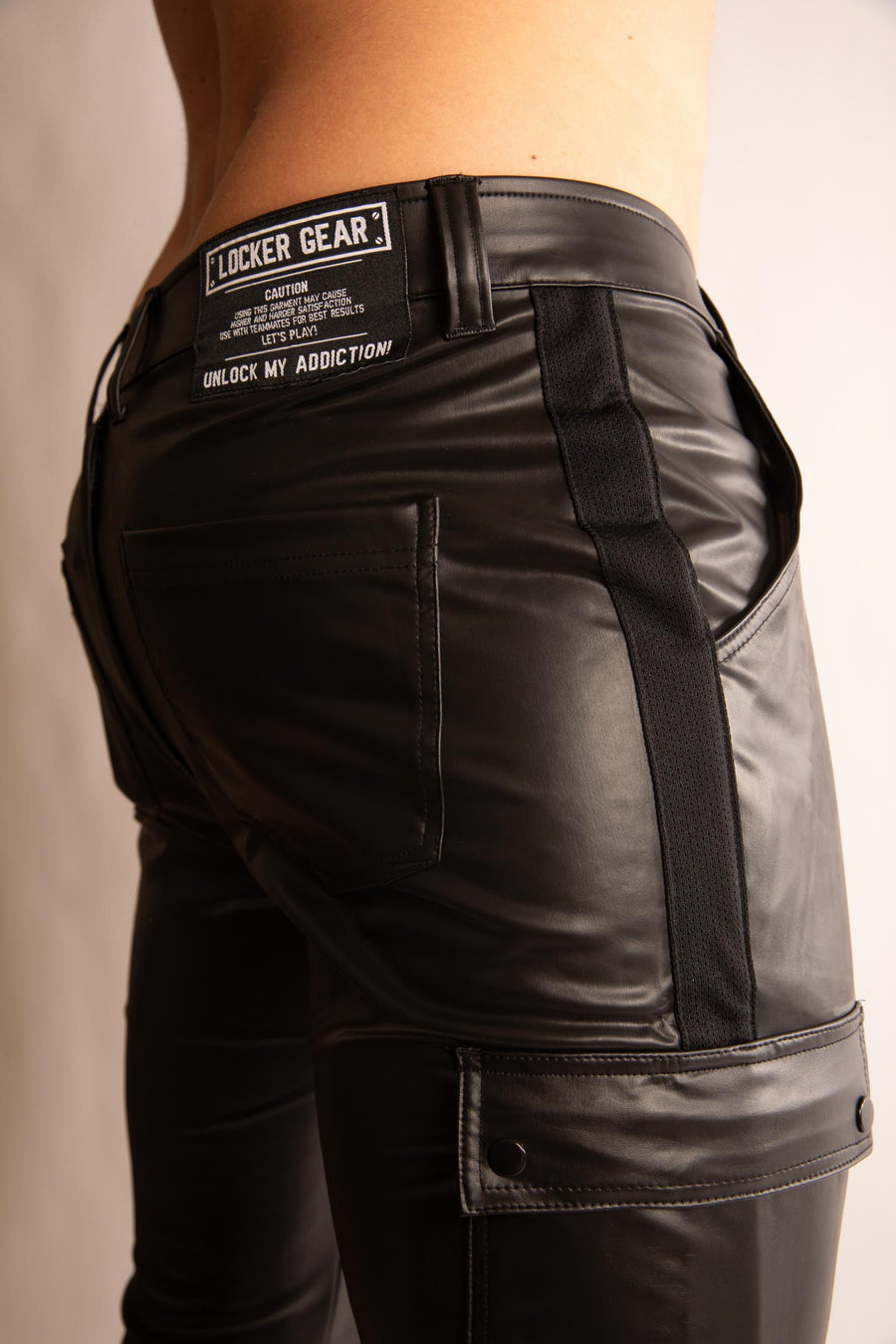 Locker Gear Pantaloni con Tasche in Eco Pelle Neri